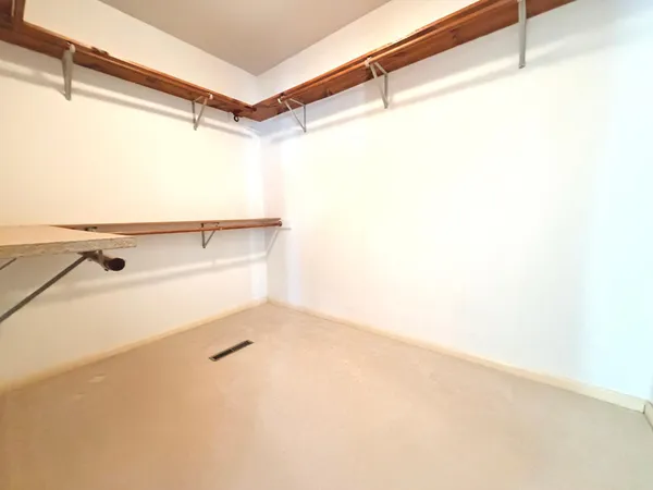 $357,500 | 622 Woodcrest Avenue, Worthington, MN 56187