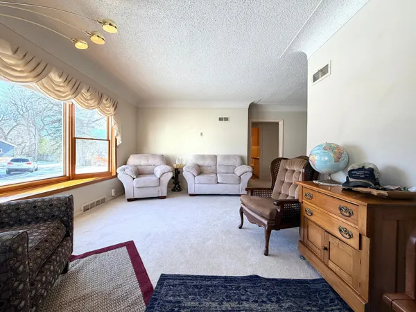 $357,500 | 622 Woodcrest Avenue, Worthington, MN 56187