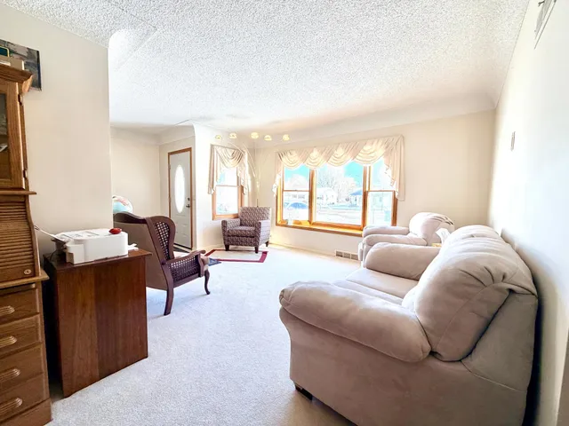 $385,000 | 622 Woodcrest Avenue, Worthington, MN 56187