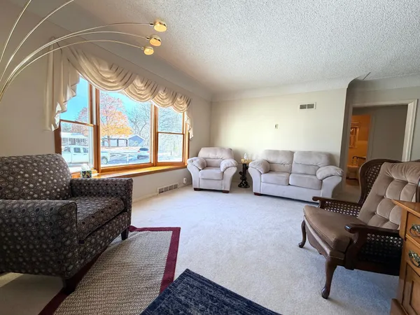 $357,500 | 622 Woodcrest Avenue, Worthington, MN 56187