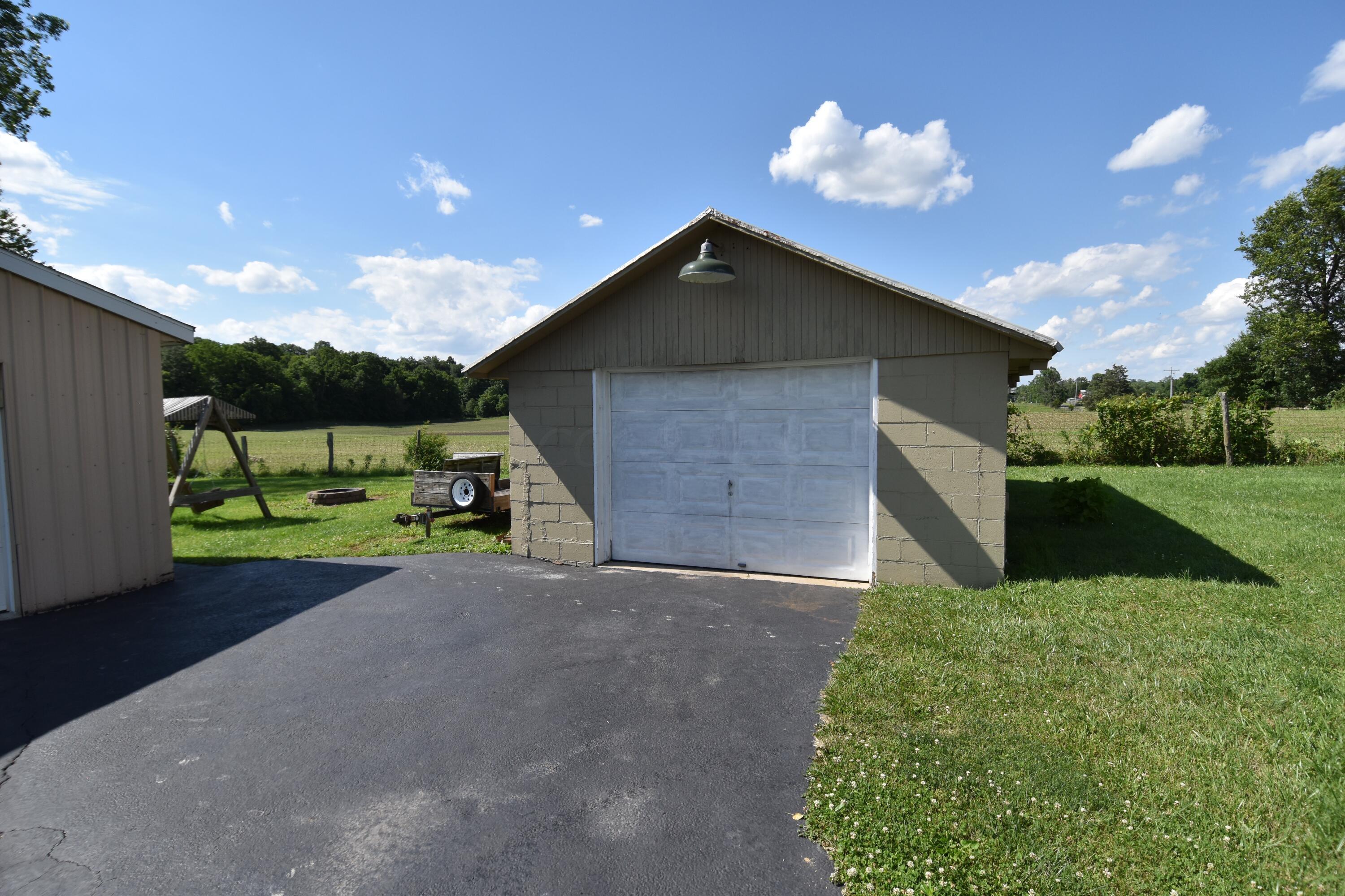 5137 Castle Road Johnstown, OH 43031 - Photo 44 of 66 1 Car Original Garage
