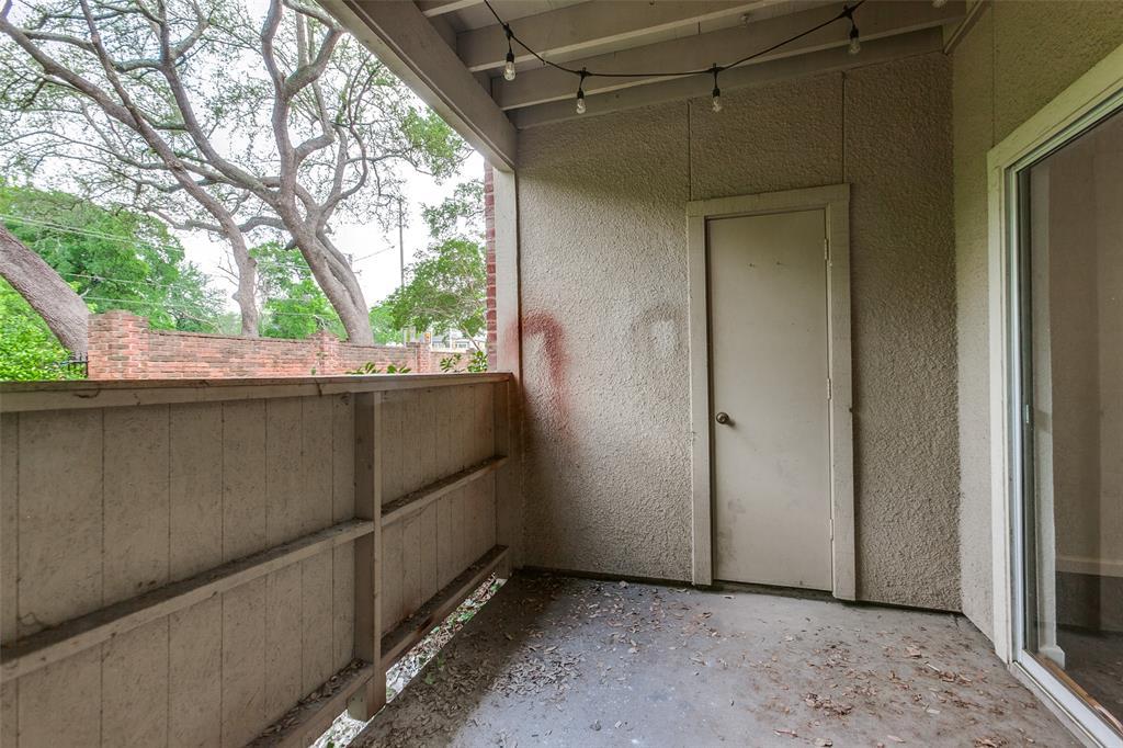 8601 Park Lane, Unit 111 Dallas, TX 75231 - Photo 17 of 18 a view of a garage