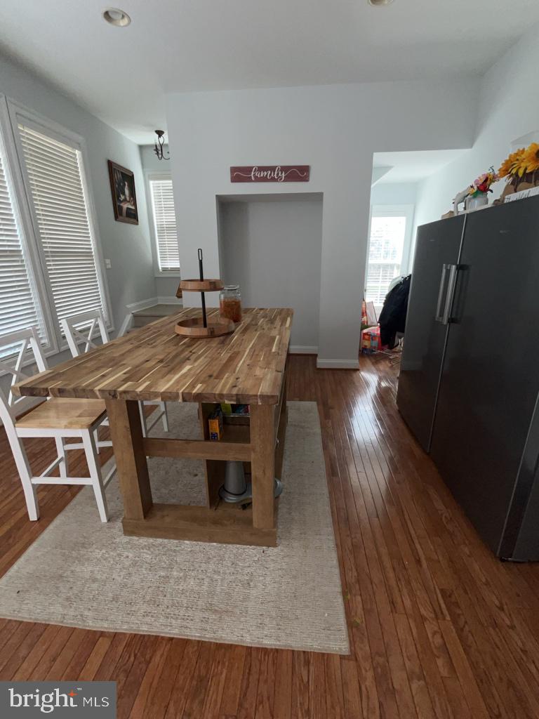 43417 Cedar Place Chantilly, VA 20152 - Photo 19 of 24 Inviting kitchen with rustic charm.