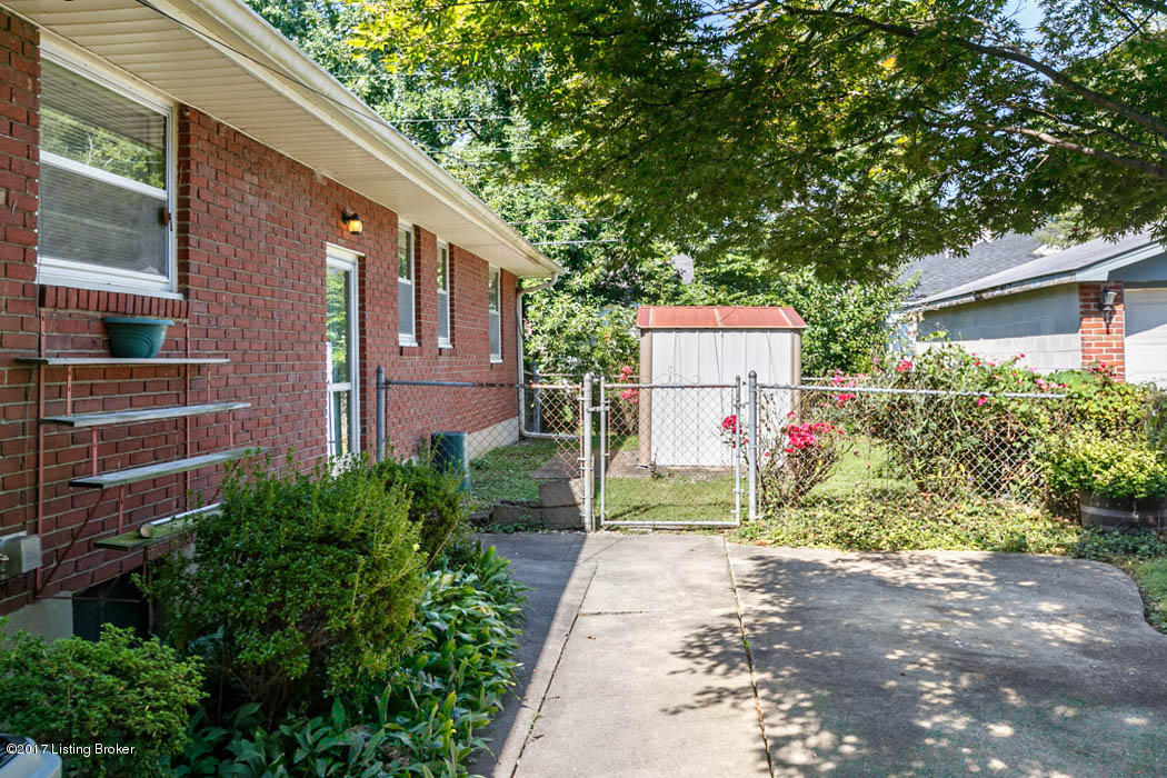 4522 Blenheim Road Louisville, KY 40207 - Photo 8 of 33 008