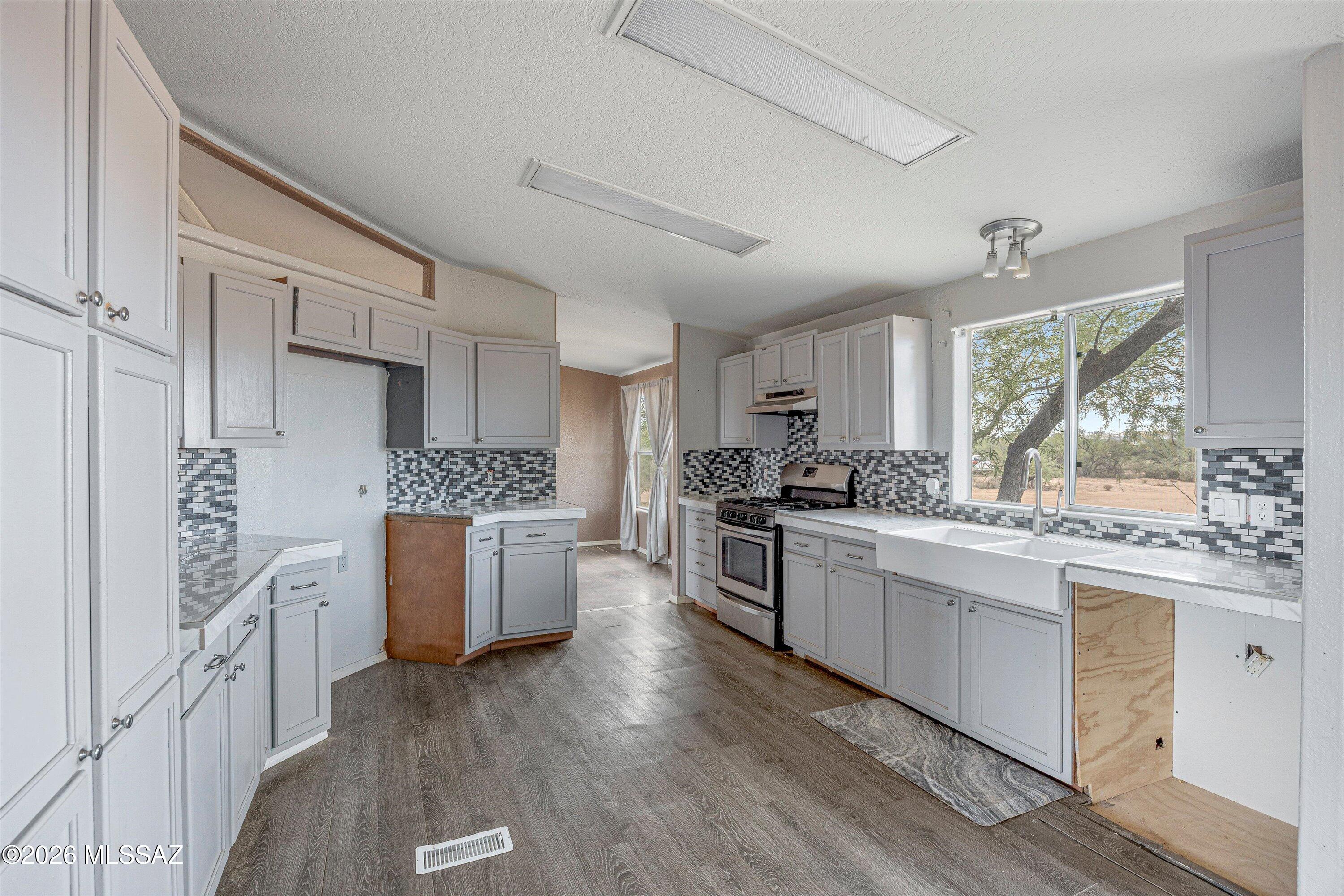 17111 South Country Club Road, Unit 48 Sahuarita, AZ 85629 - Photo 14 of 37 Kitchen