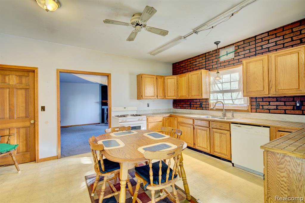 5396 East Atherton Road Burton, MI 48519 - Photo 9 of 59