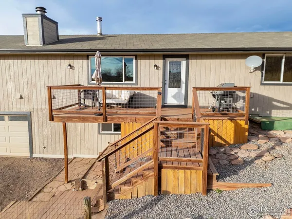 a view of a living room and a kitchen