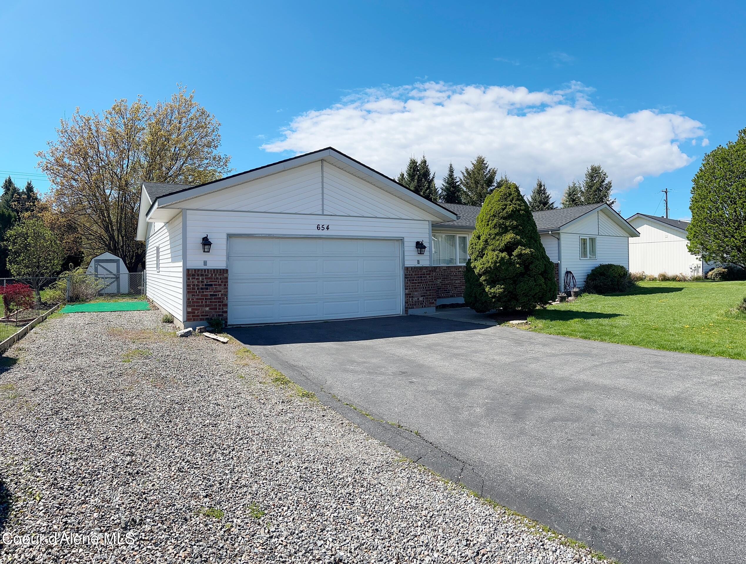 654 Maple Place Hayden, ID 83835 - Photo 2 of 36 1000000611
