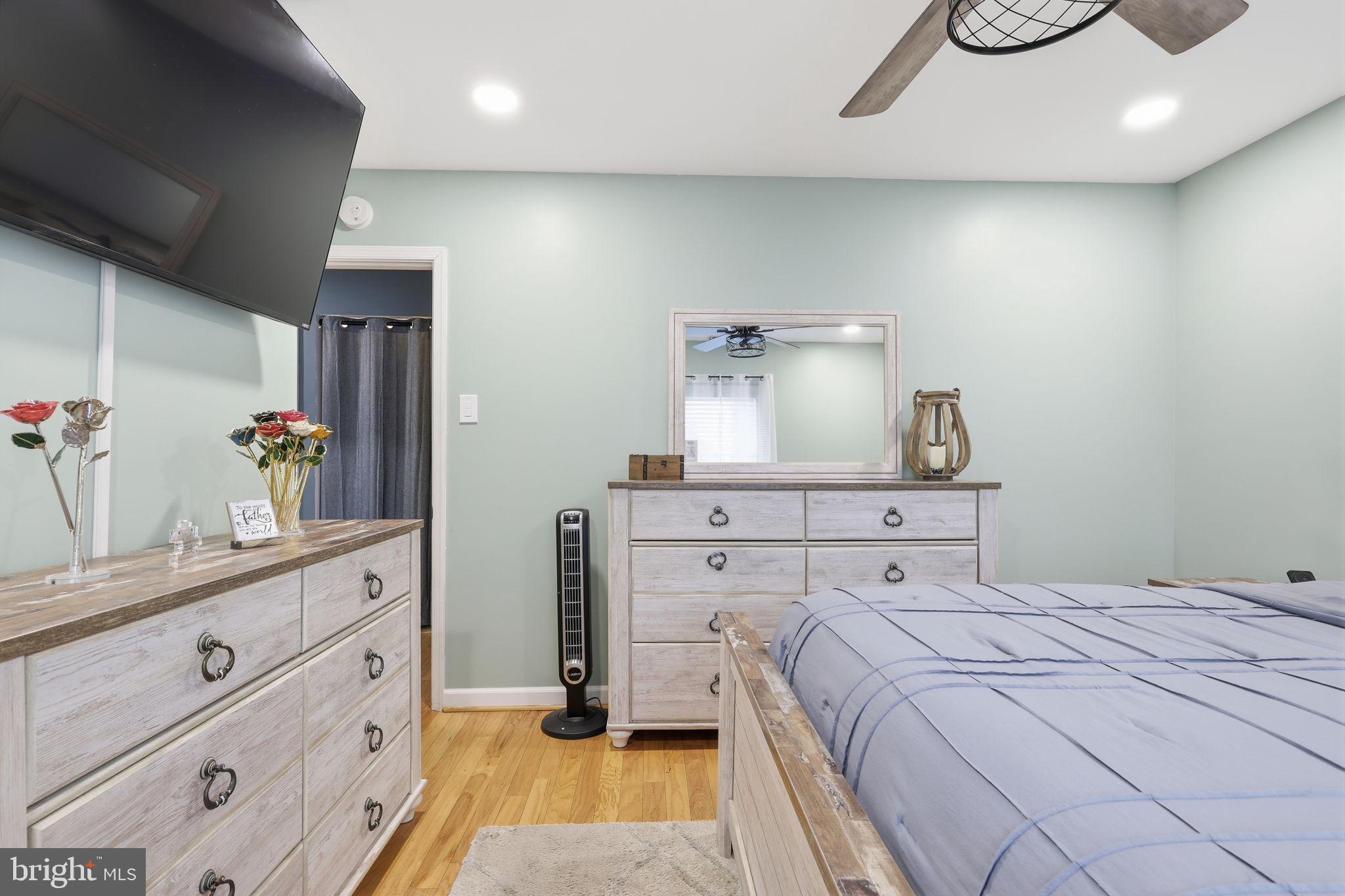 682 Trenton Road Fairless Hills, PA 19030 - Photo 17 of 27 Primary Bedroom