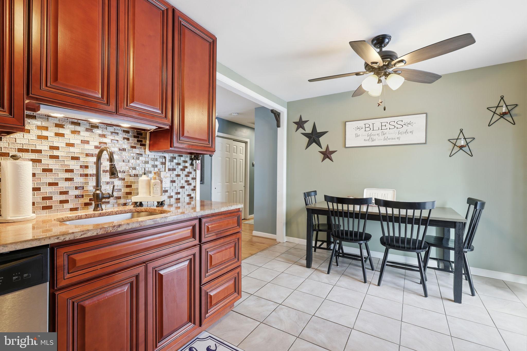 682 Trenton Road Fairless Hills, PA 19030 - Photo 9 of 27 Eat in Kitchen