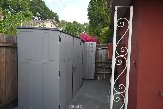 an front view of a house