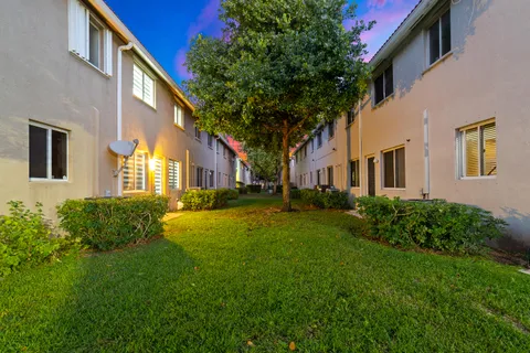 $429,999 | 21105 Northwest 14th Place, Unit 4, Miami Gardens, FL 33169