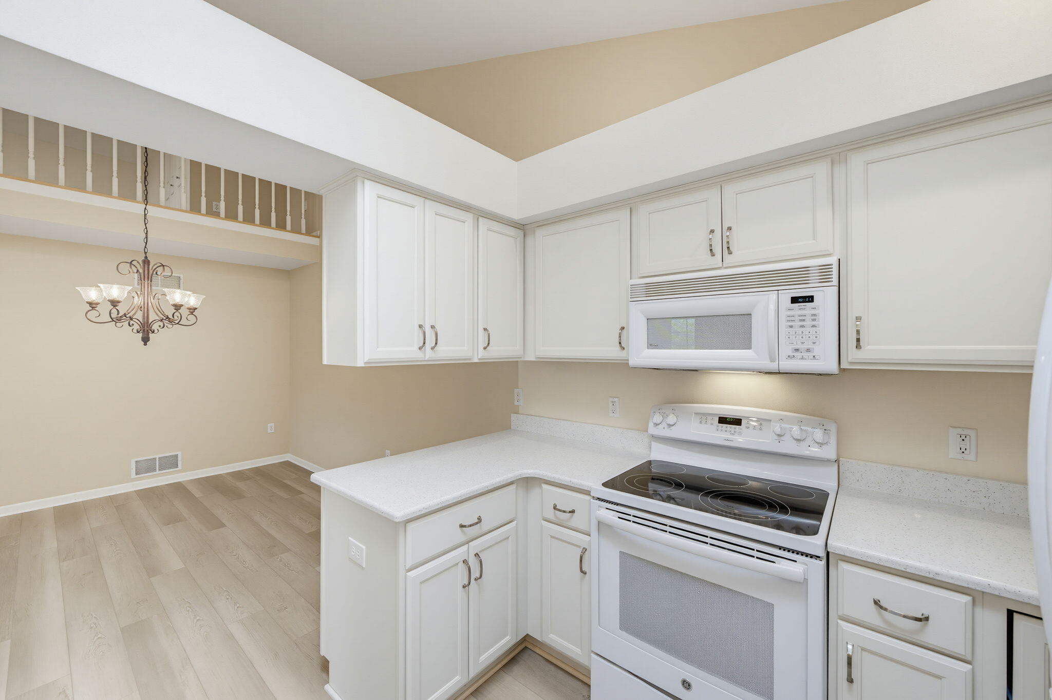2215 Circle Ridge, Unit B Delafield, WI 53018 - Photo 13 of 33 13-web-or-mls-2215-circle-ridge