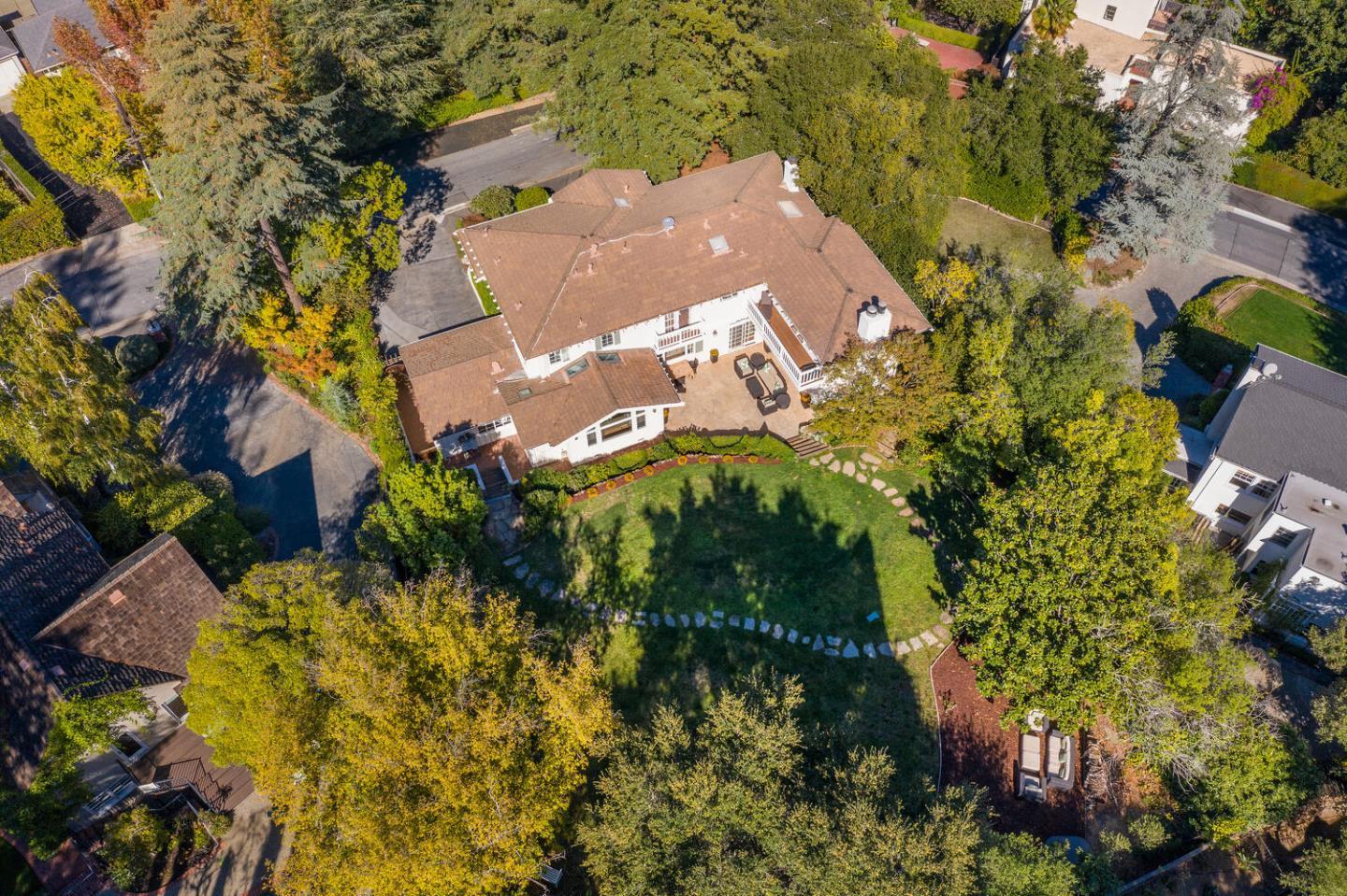 601 Chiltern Road Hillsborough, CA 94010 - Photo 49 of 55