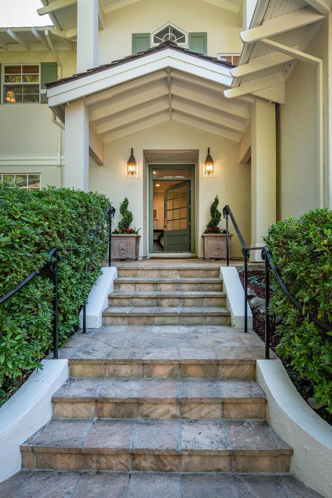 601 Chiltern Road Hillsborough, CA 94010 - Photo 9 of 55