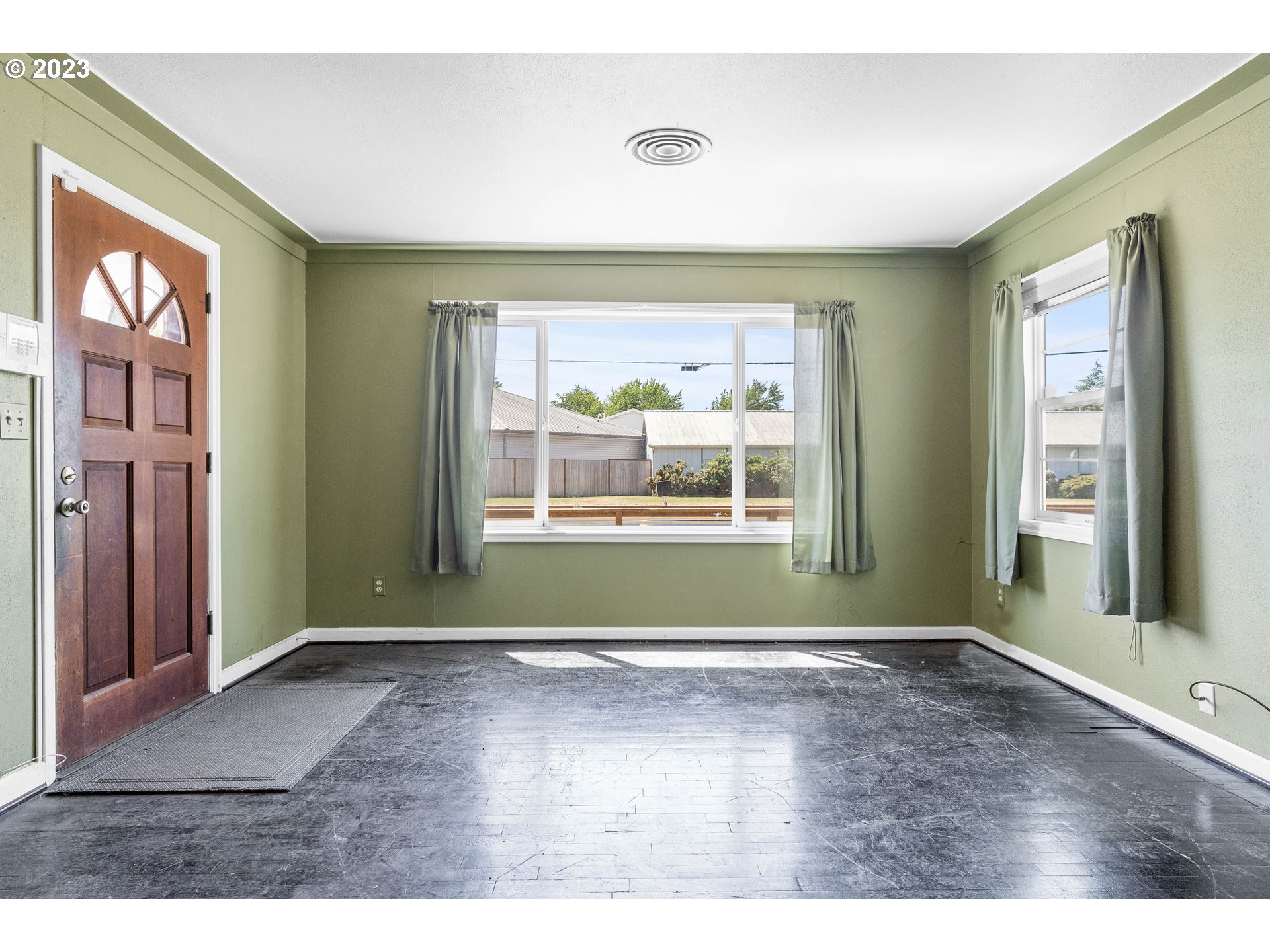 165 Airport Road Lebanon, OR 97355 - Photo 3 of 26 Gallery Image 3