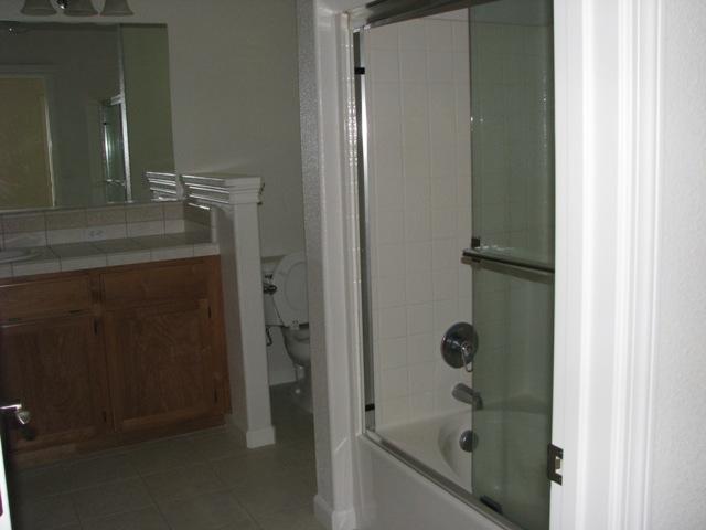 7550 Pit Road Redding, CA 96001 - Photo 11 of 20 a bathroom with a bathtub