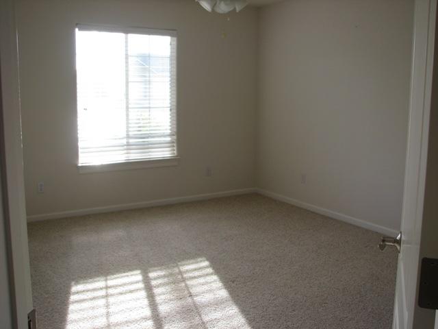 7550 Pit Road Redding, CA 96001 - Photo 13 of 20 an empty room with a window
