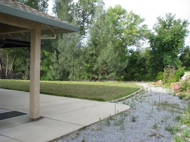 7550 Pit Road Redding, CA 96001 - Photo 15 of 20 a view of a backyard