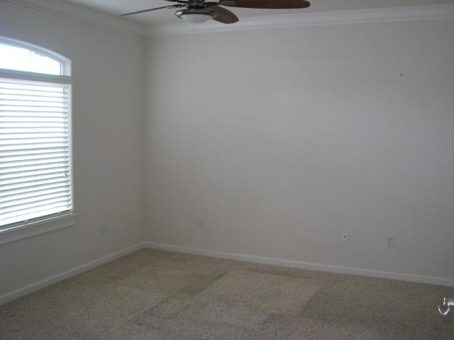 7550 Pit Road Redding, CA 96001 - Photo 3 of 20 an empty room with a window
