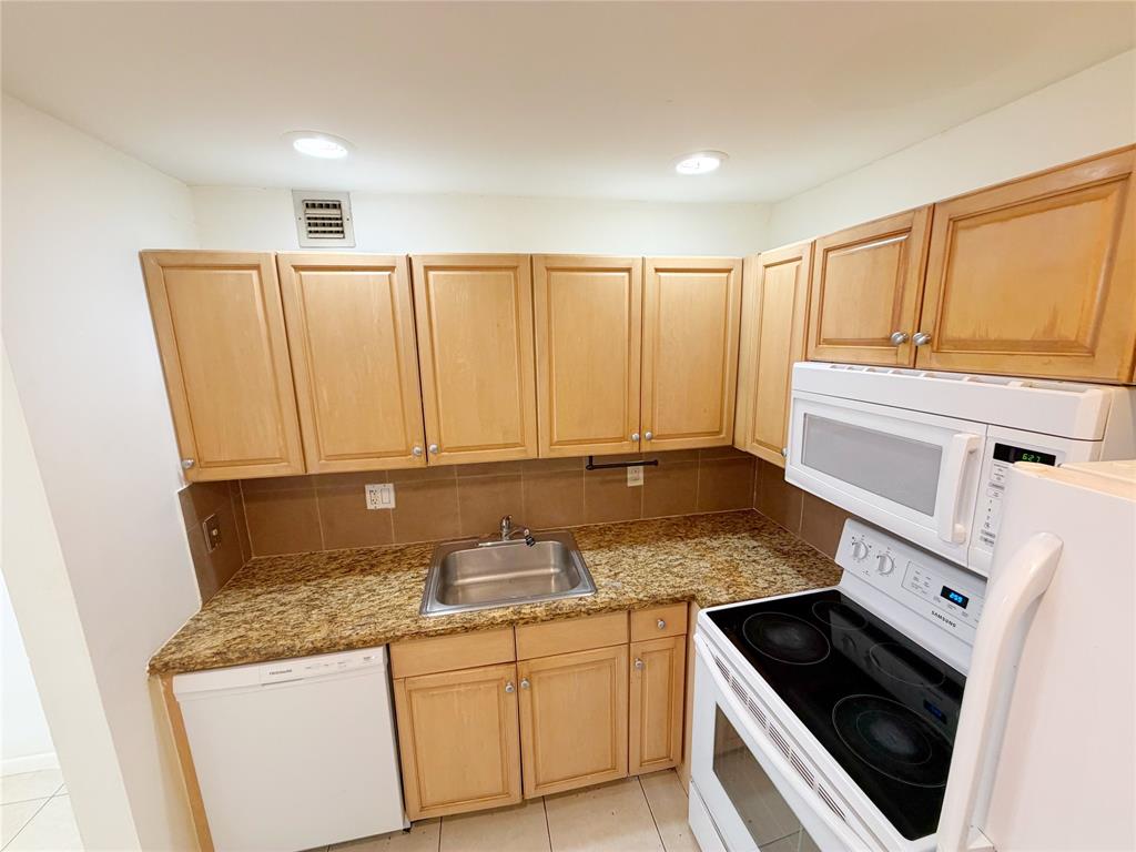 640 Northwest 13th Street, Unit 26 Boca Raton, FL 33486 - Photo 3 of 23