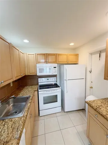 $1,950 | 640 Northwest 13th Street, Unit 26, Boca Raton, FL 33486