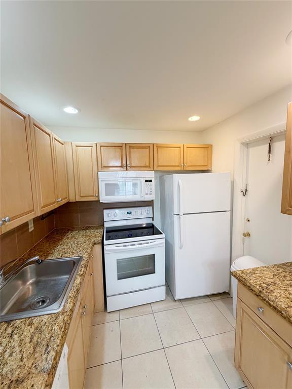 640 Northwest 13th Street, Unit 26 Boca Raton, FL 33486 - Photo 4 of 23