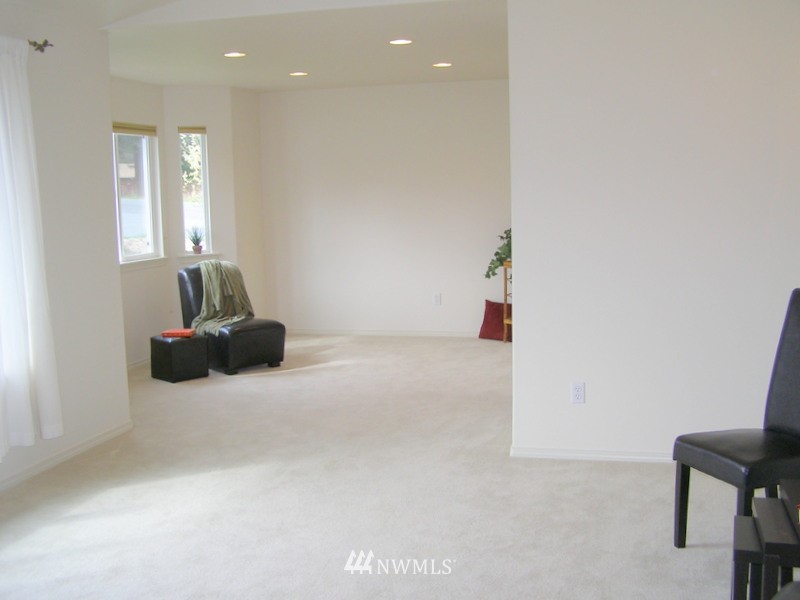 5084 Bakerview Road Oak Harbor, WA 98277 - Photo 3 of 25 Gallery Image 3