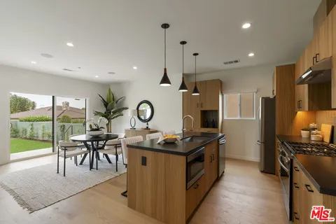 $1,675,000 | 3815 South Cochran Avenue, Los Angeles, CA 90008