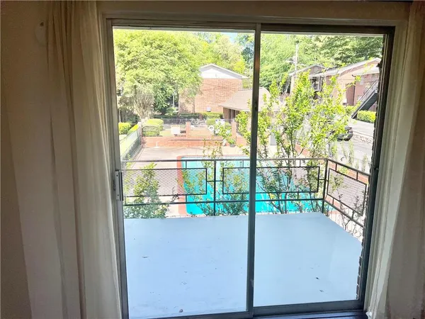 $1,595 | 4266 Roswell Road Northeast, Unit E4, Atlanta, GA 30342