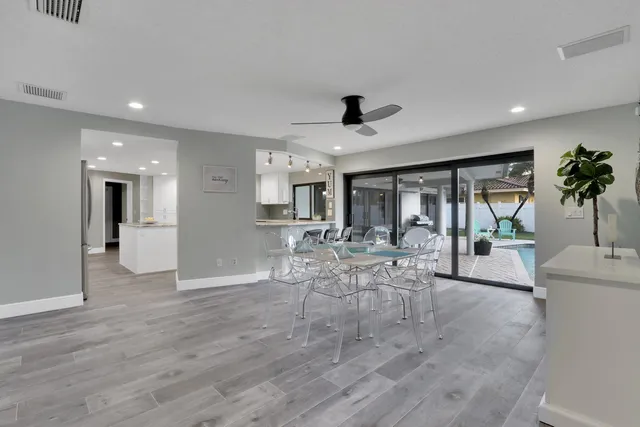 a view of a livingroom with furniture and a ceiling fan