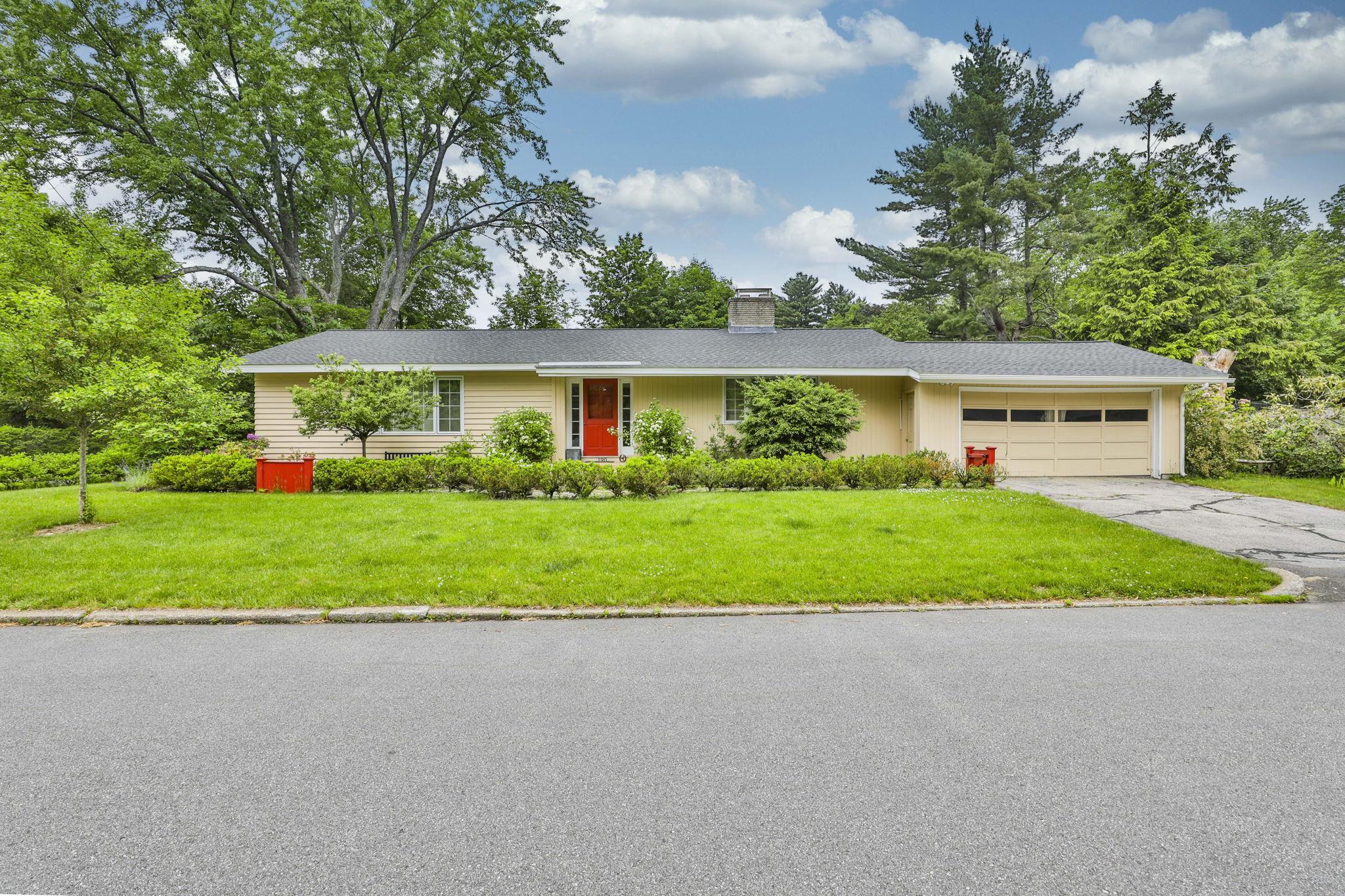 190 North Acres Road Manchester, NH 03104 - Photo 1 of 42 Gallery Image 1