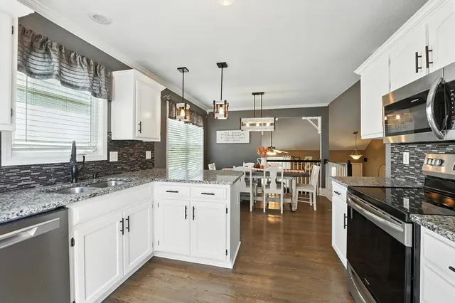 $345,000 | 608 Johnston Parkway, Raymore, MO 64083