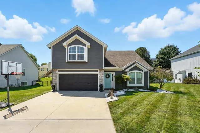 $345,000 | 608 Johnston Parkway, Raymore, MO 64083