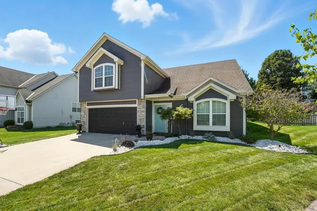 $345,000 | 608 Johnston Parkway, Raymore, MO 64083
