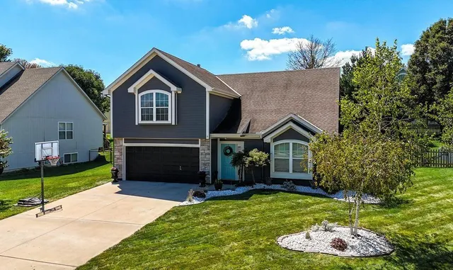 $345,000 | 608 Johnston Parkway, Raymore, MO 64083
