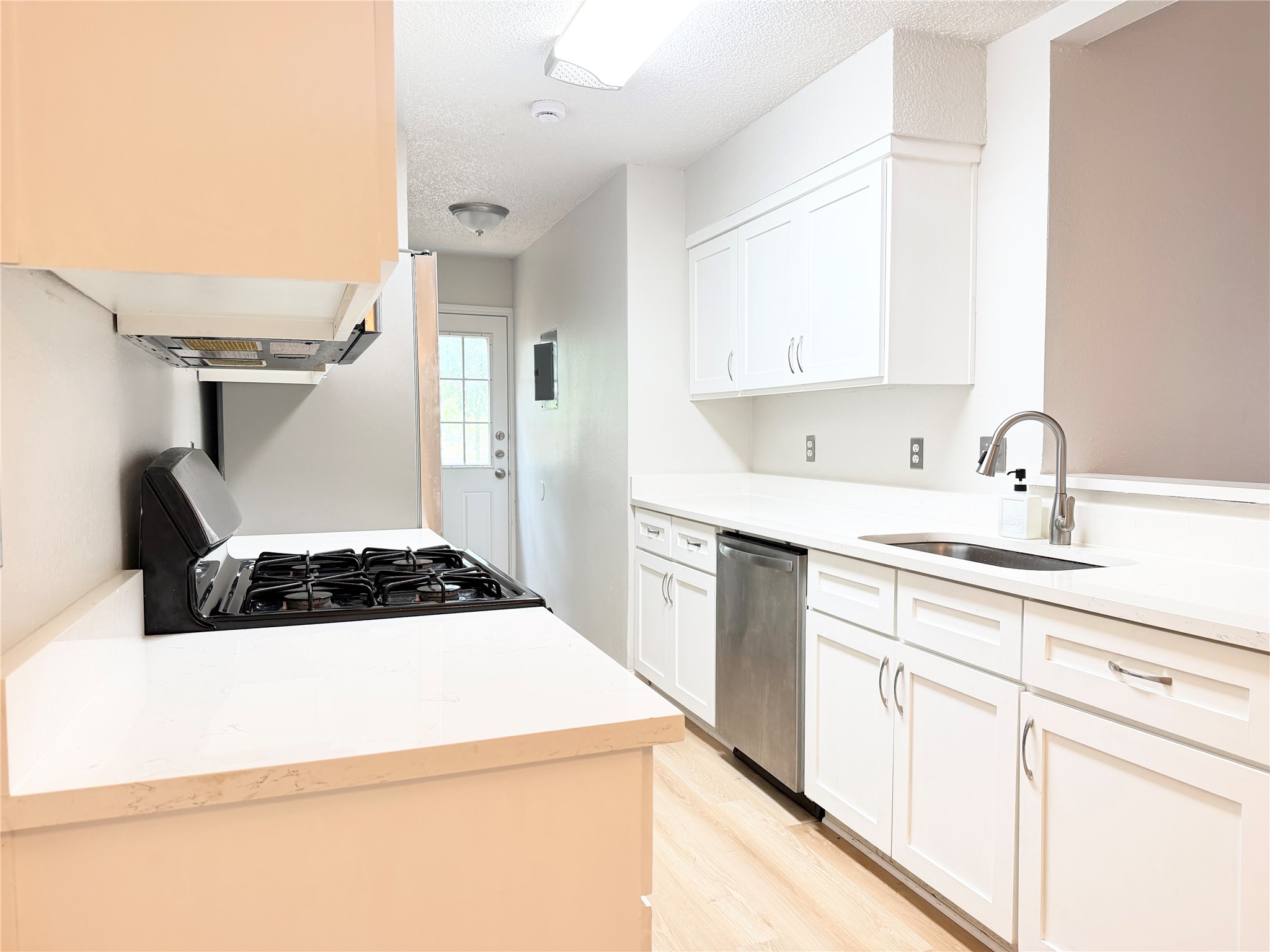 1915 Margalene Way, Unit B Austin, TX 78728 - Photo 4 of 20