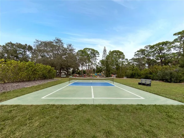 $349,900 | 611 Fair Winds Drive, Unit 611, Nokomis, FL 34275