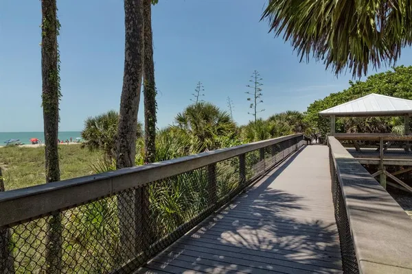 $349,900 | 611 Fair Winds Drive, Unit 611, Nokomis, FL 34275