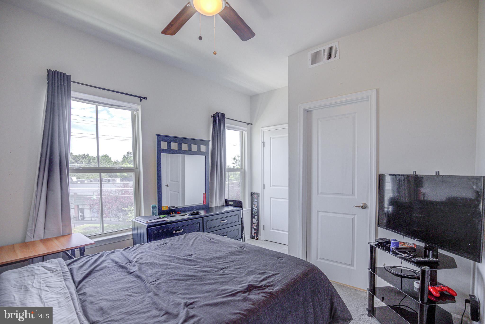 43825 Stubble Cor Square Ashburn, VA 20147 - Photo 14 of 35 Secondary bedroom w/ full bath
