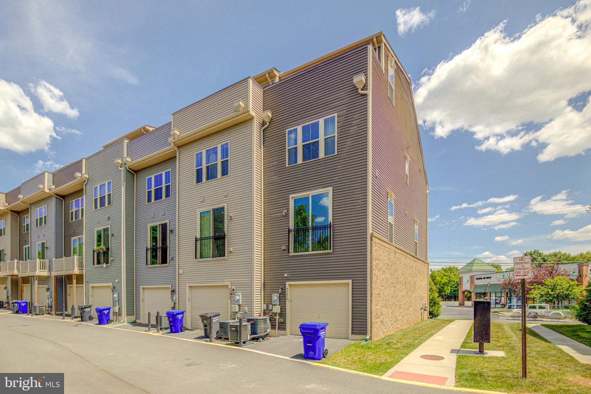 43825 Stubble Cor Square Ashburn, VA 20147 - Photo 31 of 35 Two car tandem garage