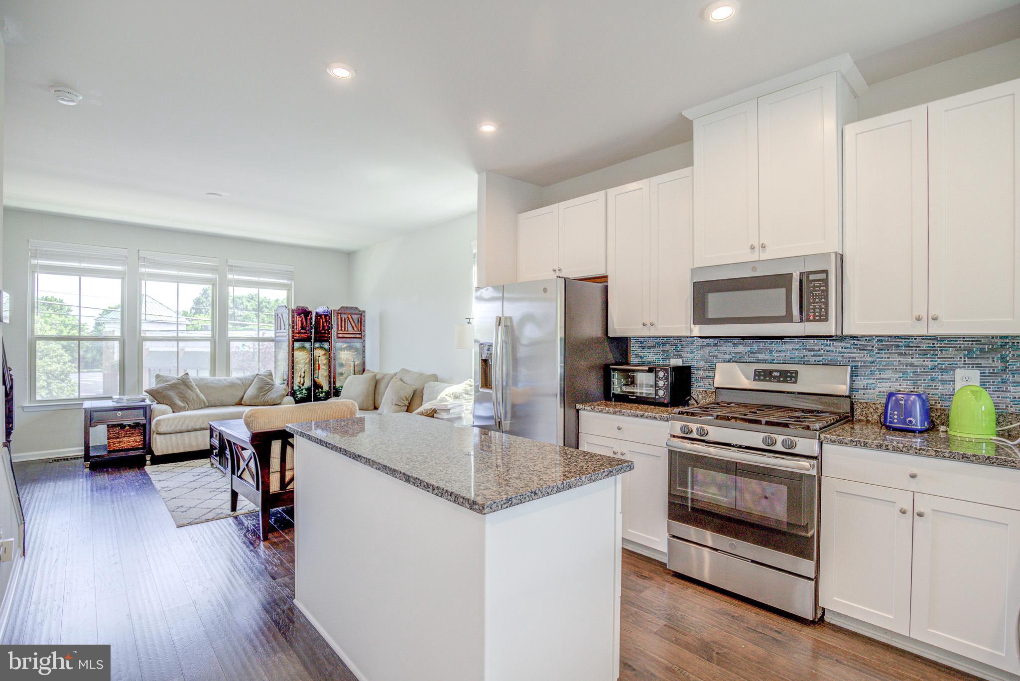 43825 Stubble Cor Square Ashburn, VA 20147 - Photo 8 of 35 Island w/ SS appliances and granite counters