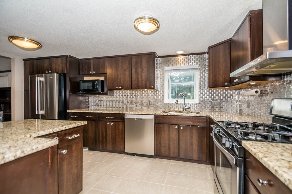 161 Nashua Road Billerica, MA 01862 - Photo 9 of 25 Gallery Image 9