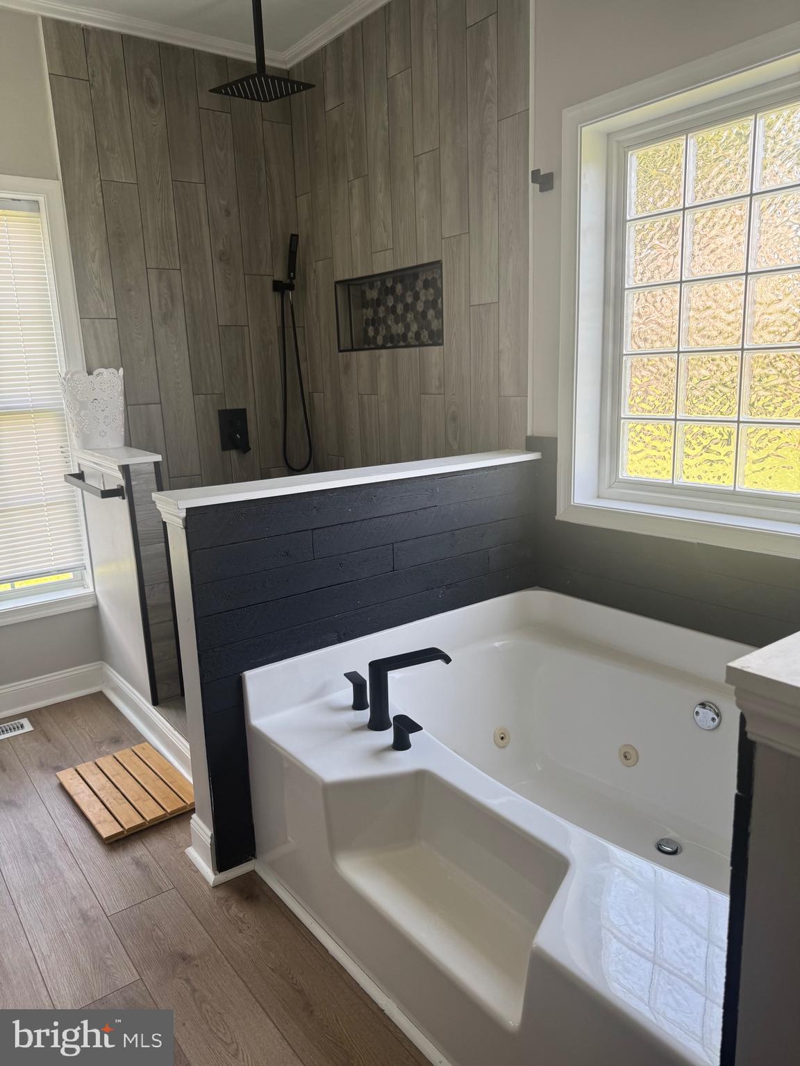 10342 Friendship Road Berlin, MD 21811 - Photo 33 of 35 a bathroom with a bathtub and a window