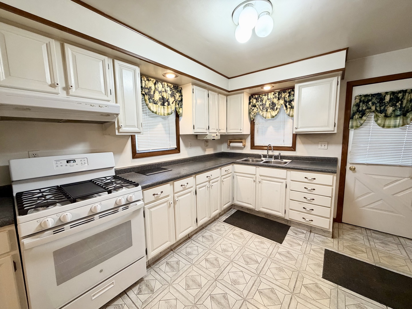 1445 Pickwick Street Ottawa, IL 61350 - Photo 4 of 26