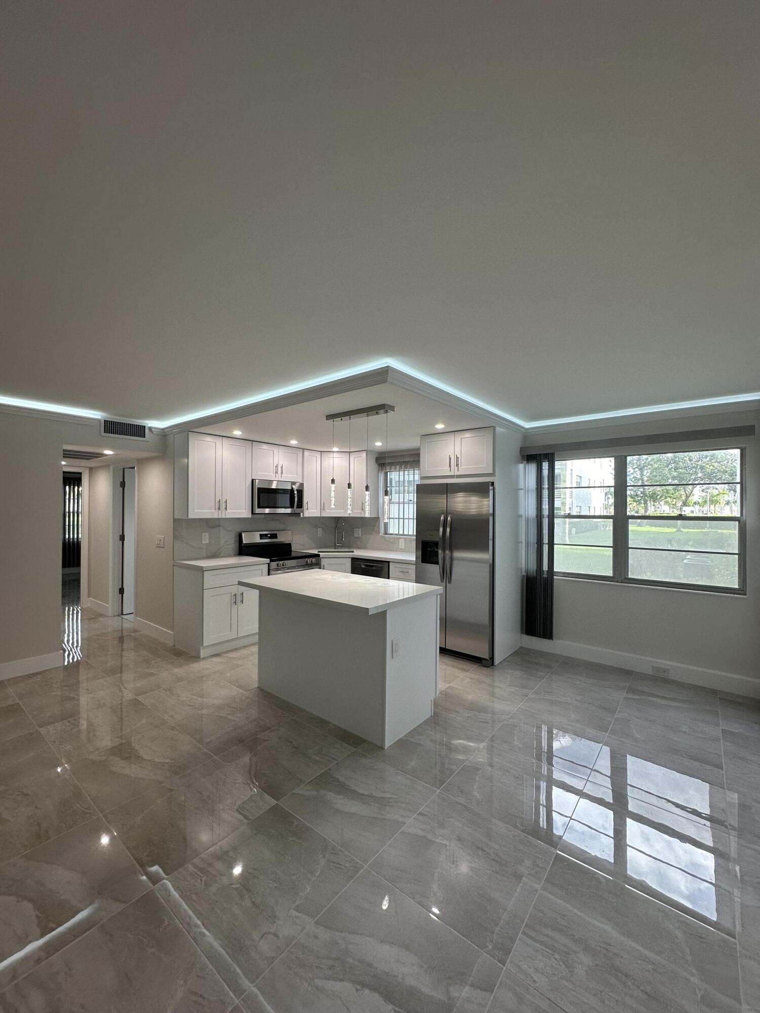 256 Suffolk F Boca Raton, FL 33434 - Photo 8 of 24 IMG_4482