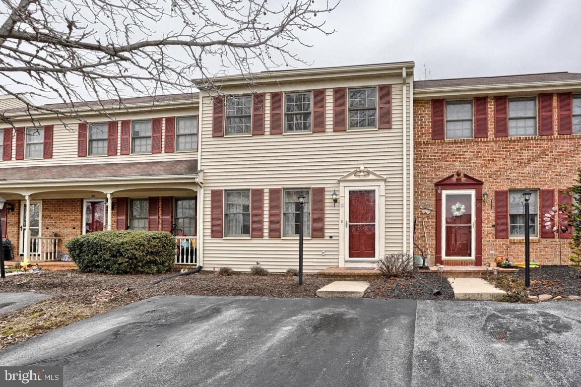 18 Laurie Lane Lititz, PA 17543 - Photo 1 of 28