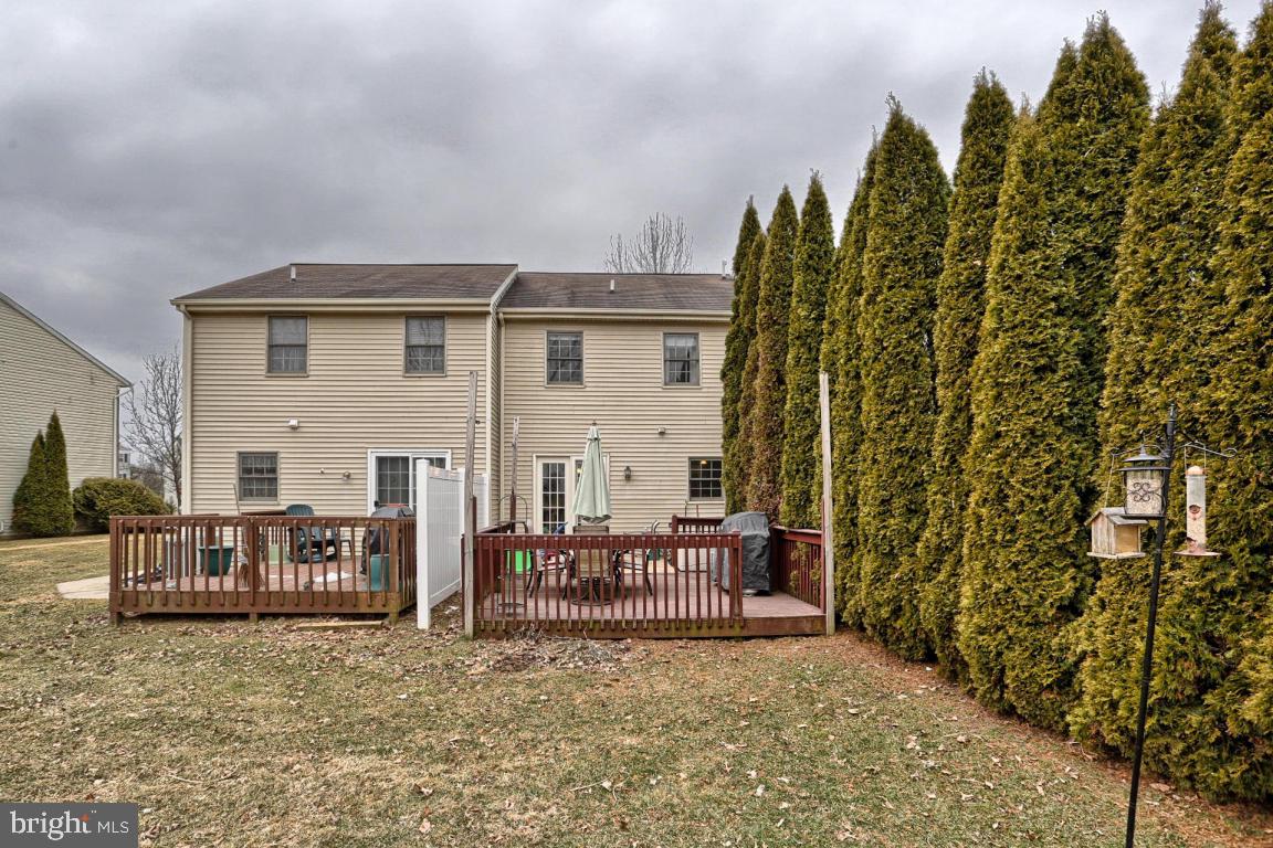 18 Laurie Lane Lititz, PA 17543 - Photo 2 of 28