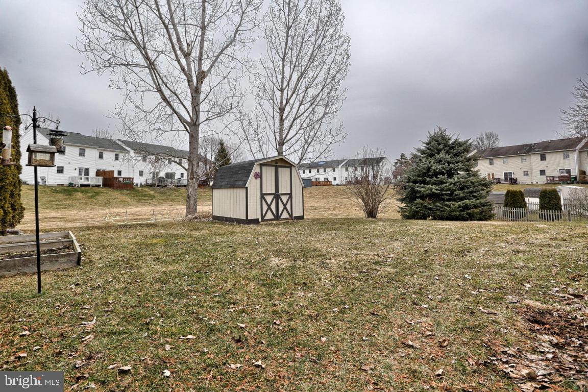 18 Laurie Lane Lititz, PA 17543 - Photo 4 of 28