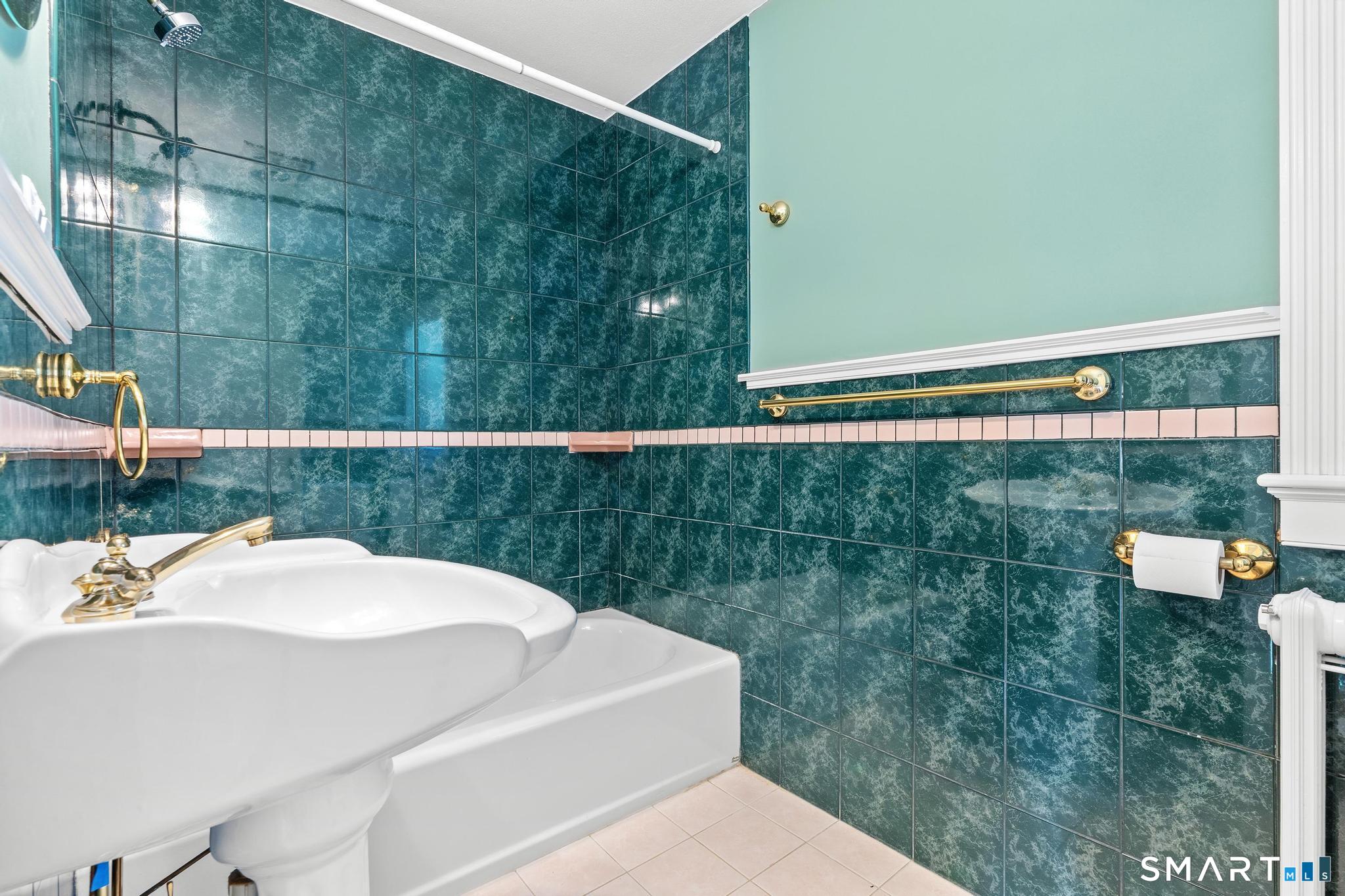 12 Cobbs Road West Hartford, CT 06107 - Photo 32 of 39
